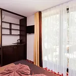 Kunigiskes, Sveciu Namai *