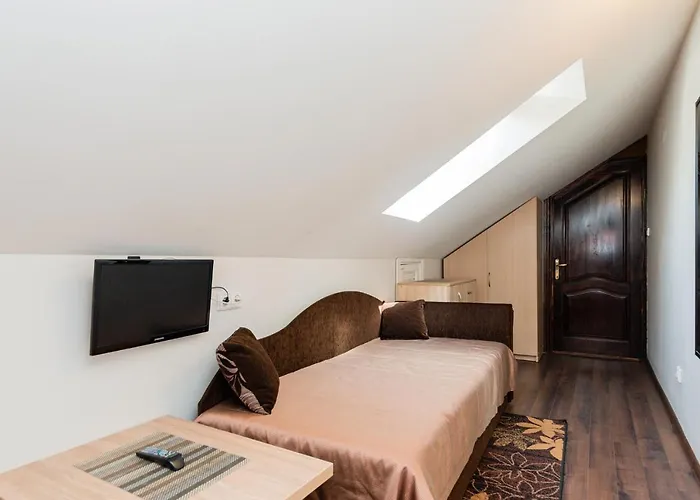 Kunigiskes, Sveciu Namai * Połąga