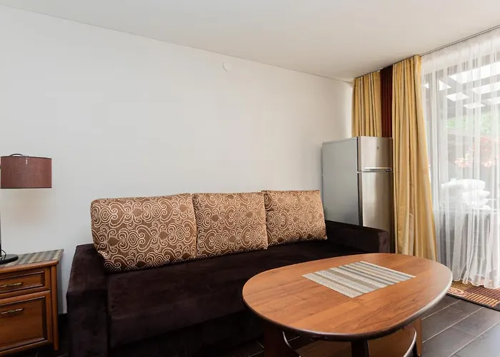 Kunigiskes, Sveciu Namai