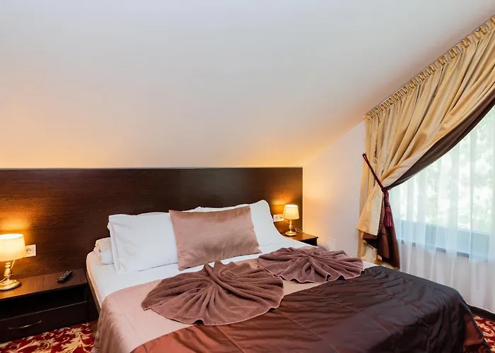 Kunigiskes, Sveciu Namai